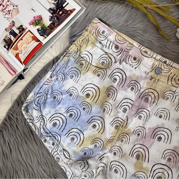 Anthropologie Hannah Leathers Pilcro Dolphin Rainbow Print Denim Shorts Sz 29 - Picture 2 of 11